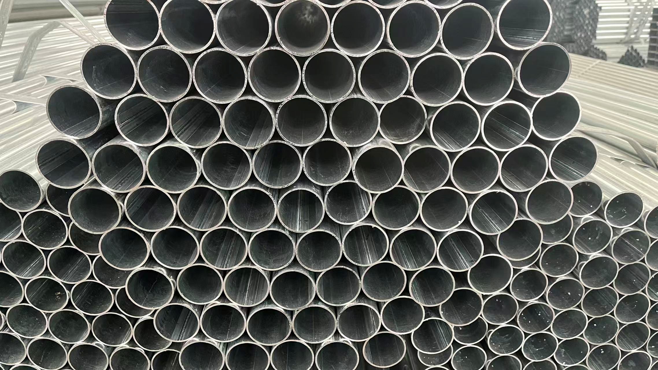 1.5-inch × 1.8 mm Galvanized Round Pipe