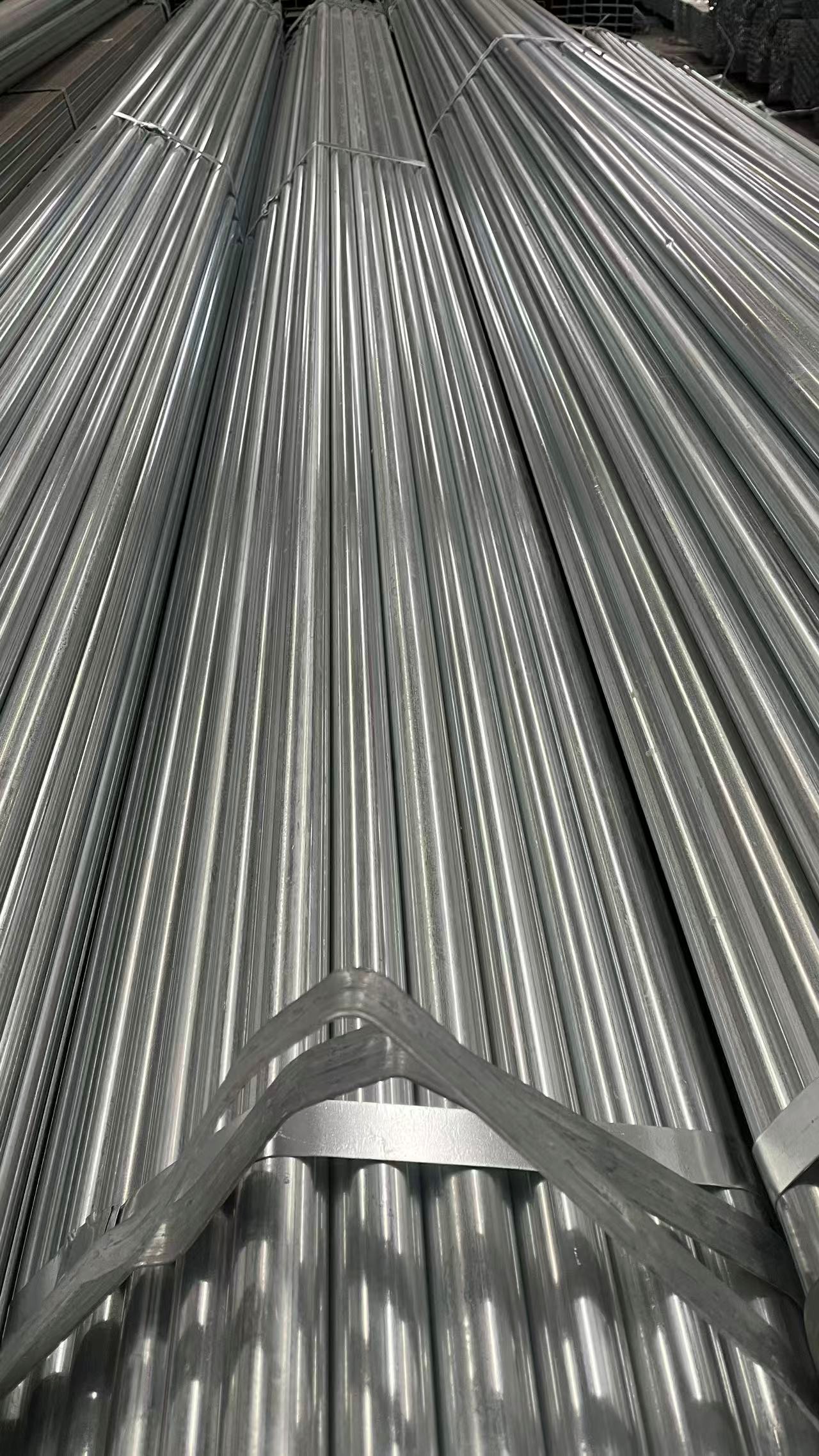 1.5-inch × 1.8 mm Galvanized Round Pipe view 2